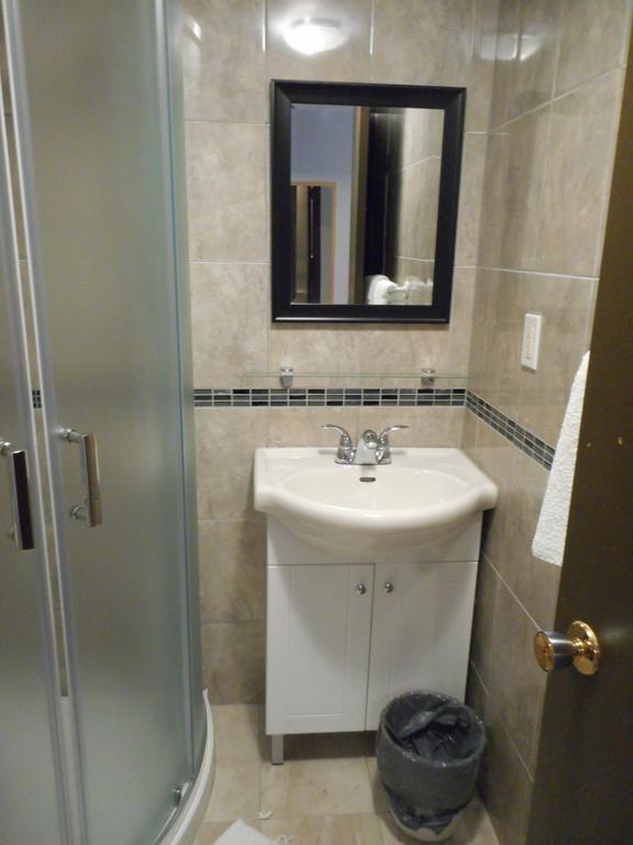Hotel Victor Монреал Екстериор снимка